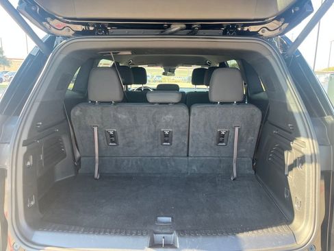 Used 2025 GMC Acadia Elevation image 28