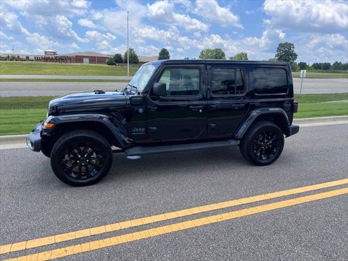 Certified 2025 Jeep Wrangler Unlimited Sahara AWD/4WD image 8