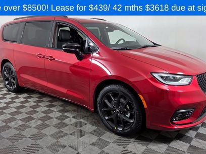 New 2026 Chrysler Pacifica Select w/ S Appearance Package