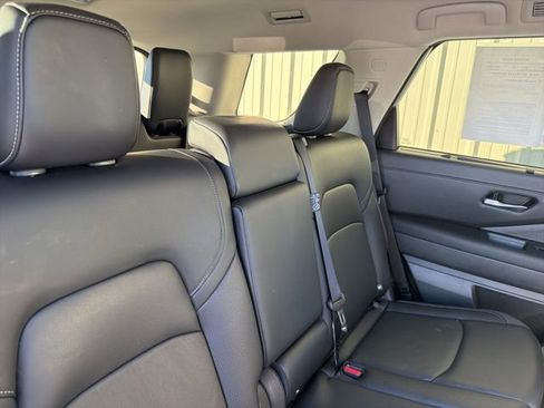 Used 2025 Nissan Pathfinder SL image 9