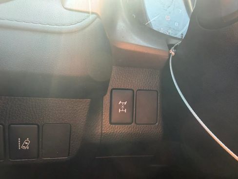 Used 2018 Toyota RAV4 LE w/ All Weather Liner Package AWD/4WD image 18