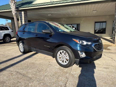 Used 2020 Chevrolet Equinox LS image 2