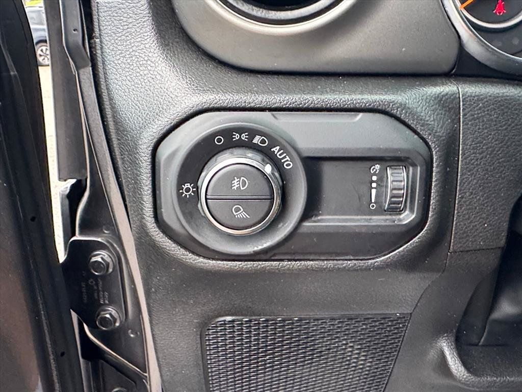 Used 2023 Jeep Gladiator Sport AWD/4WD image 18