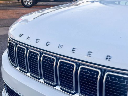 Used 2023 Jeep Wagoneer L Series II AWD/4WD image 10