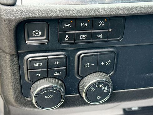 Used 2025 Chevrolet Tahoe LT AWD/4WD image 11