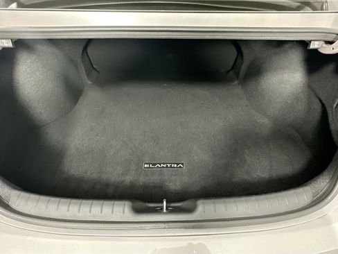 Used 2023 Hyundai Elantra Limited image 27