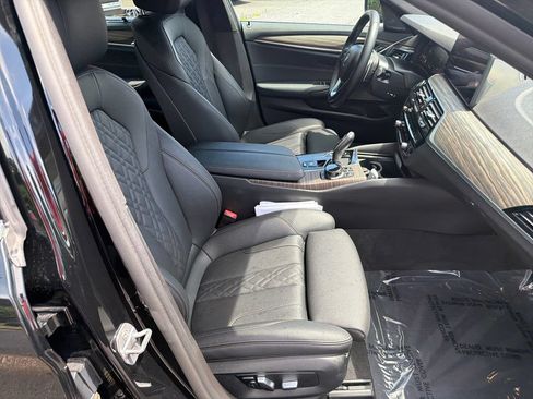 Used 2022 BMW 530i w/ Executive Package RWD image 13