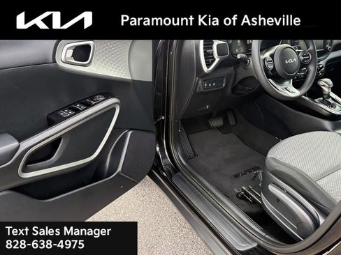 Used 2023 Kia Soul LX w/ LX Technology Package image 14