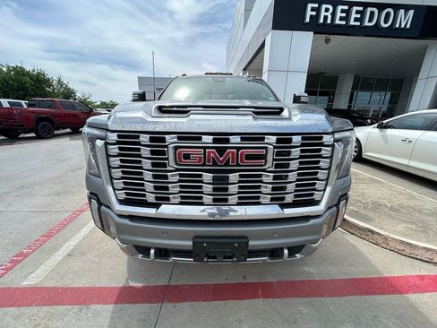Used 2024 GMC Sierra 3500 Denali w/ Denali Reserve Package AWD/4WD image 5