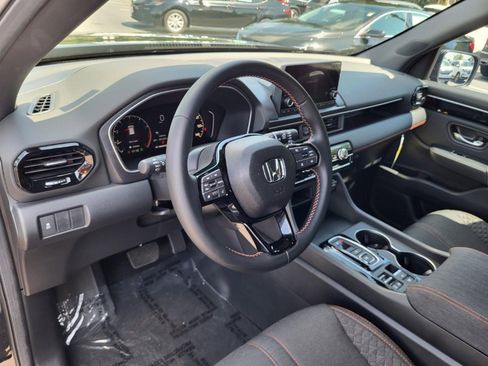 Used 2025 Honda Pilot Sport image 10