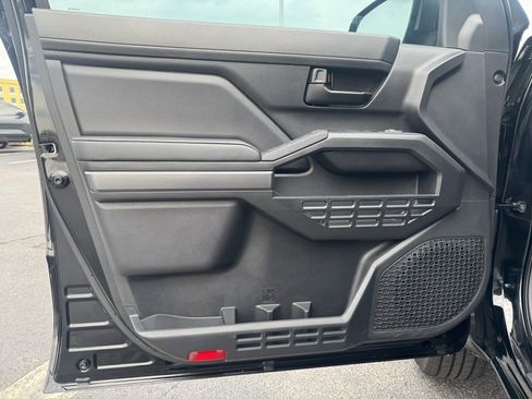 Used 2025 Toyota Tacoma SR5 image 12