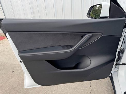 Used 2022 Tesla Model Y Performance image 42