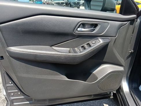Used 2024 Nissan Rogue SV FWD image 11