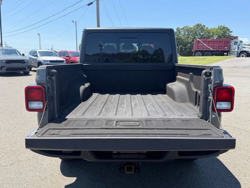 Used 2020 Jeep Gladiator Overland AWD/4WD image 5