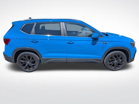 Used 2023 Volkswagen Taos SE w/ Panoramic Sunroof Package AWD/4WD image 2