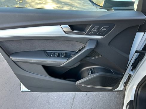 Used 2023 Audi Q5 e Premium Plus w/ Premium Plus Package image 12