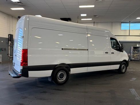 Used 2024 Mercedes-Benz Sprinter 2500 image 5
