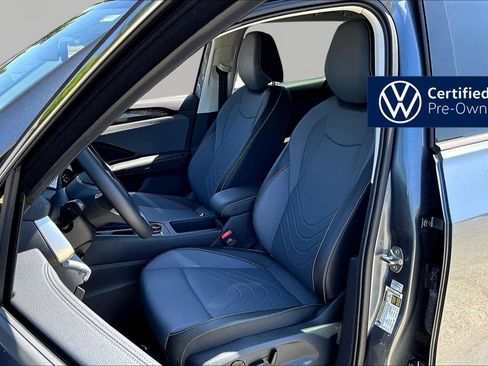 Used 2025 Volkswagen Tiguan SE FWD image 22