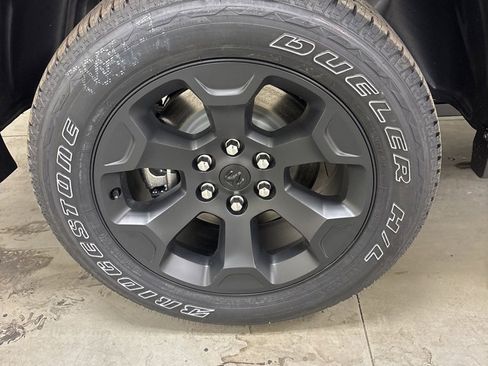 New 2026 RAM 1500 4x4 Crew Cab image 39