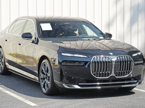 Used 2025 BMW i7 xDrive60 w/ Executive Package AWD/4WD image 67