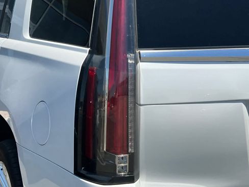 Used 2019 Cadillac Escalade Platinum AWD/4WD image 20
