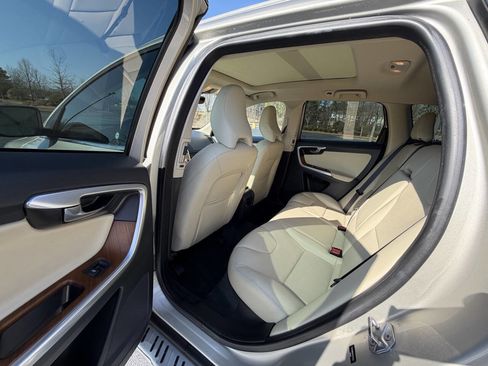 Used 2017 Volvo XC60 T6 Inscription w/ Preferred Option Package image 13