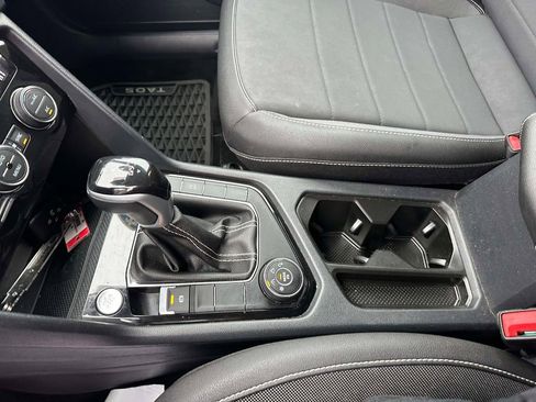 Used 2024 Volkswagen Taos SE image 33