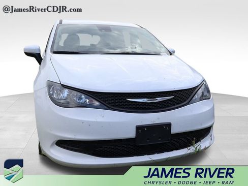 Used 2023 Chrysler Voyager LX FWD image 8