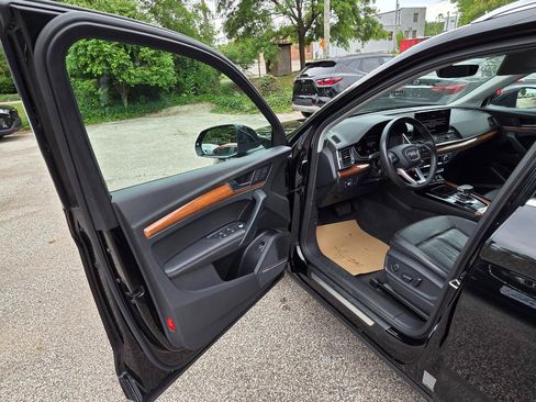 Used 2021 Audi Q5 2.0T Premium Plus w/ Premium Plus Package AWD/4WD image 9