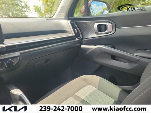 Certified 2025 Kia Sorento LX FWD image 17