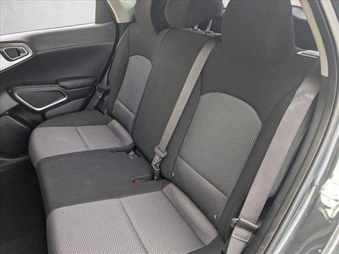 Used 2023 Kia Soul LX w/ LX Technology Package FWD image 17