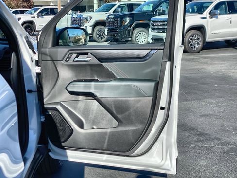 New 2026 GMC Acadia AT4 w/ Luxury Package image 41