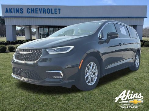 Used 2024 Chrysler Pacifica Touring-L FWD image 1