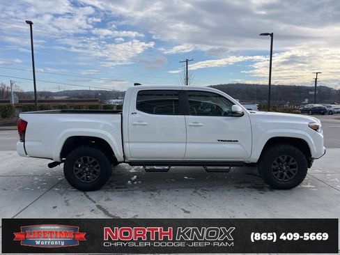 Used 2023 Toyota Tacoma SR5 w/ Technology Package image 21