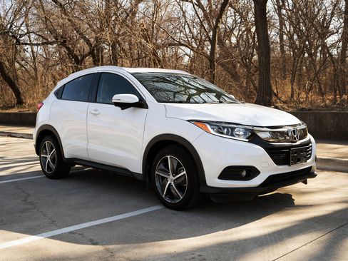 Used 2022 Honda HR-V EX image 2