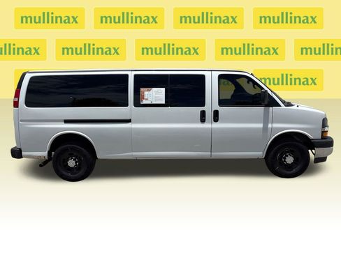 Used 2019 Chevrolet Express 3500 LT w/ LT Preferred Equipment Group RWD image 2