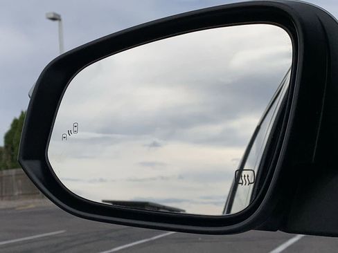 Used 2017 Toyota Highlander SE image 14