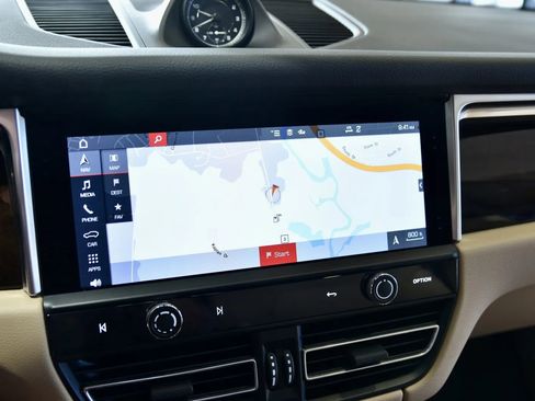 Used 2023 Porsche Macan Base image 16