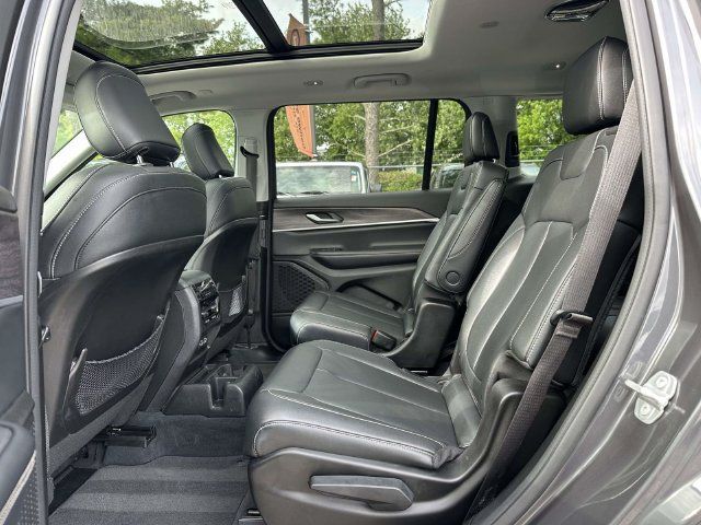 Used 2023 Jeep Grand Cherokee L Limited AWD/4WD image 19