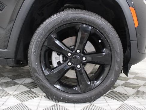 Used 2024 Jeep Grand Cherokee L Limited w/ Luxury Tech Group II AWD/4WD image 44