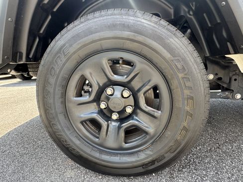 Used 2025 Jeep Gladiator Sport AWD/4WD image 19