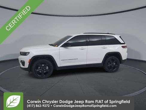 Certified 2023 Jeep Grand Cherokee Limited w/ Black Appearance Package image 8