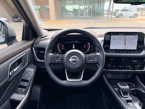 Used 2023 Nissan Rogue Platinum FWD image 15