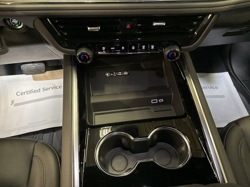 New 2026 Chevrolet Suburban LT image 17