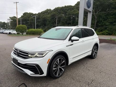 Used 2022 Volkswagen Tiguan SEL R-Line AWD/4WD image 2