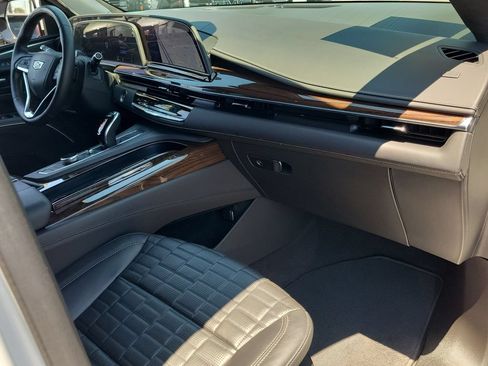 Certified 2022 Cadillac Escalade Sport Platinum w/ Heavy-Duty Trailer Package AWD/4WD image 29