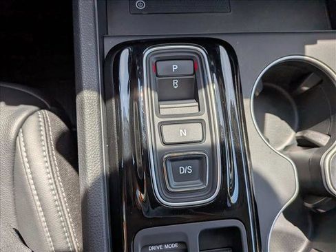 Used 2025 Honda Pilot Touring image 12