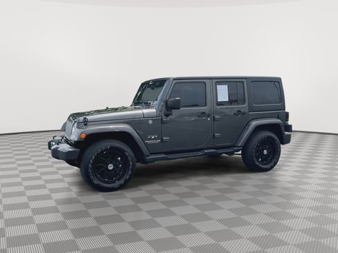 Used 2017 Jeep Wrangler Unlimited Sahara w/ Connectivity Group AWD/4WD image 5