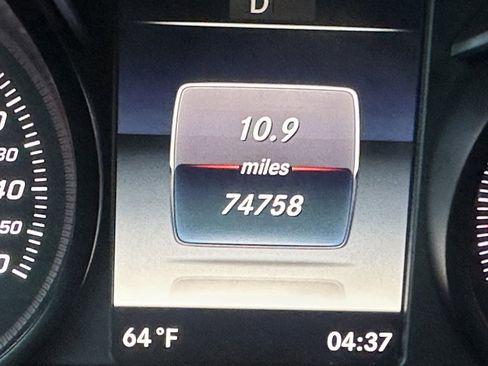 Used 2017 Mercedes-Benz GLC 300 4MATIC w/ Premium 3 Package image 9