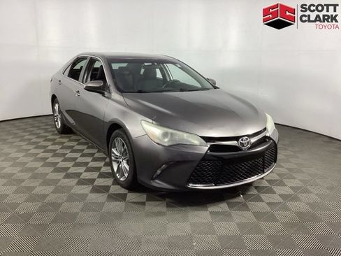 Used 2015 Toyota Camry SE FWD image 1